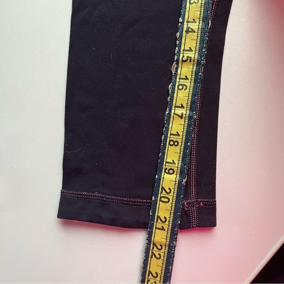 LuluLemon Reversible Athletic Workout Legging Capris Pink Medium 8 - Picture 9 of 9